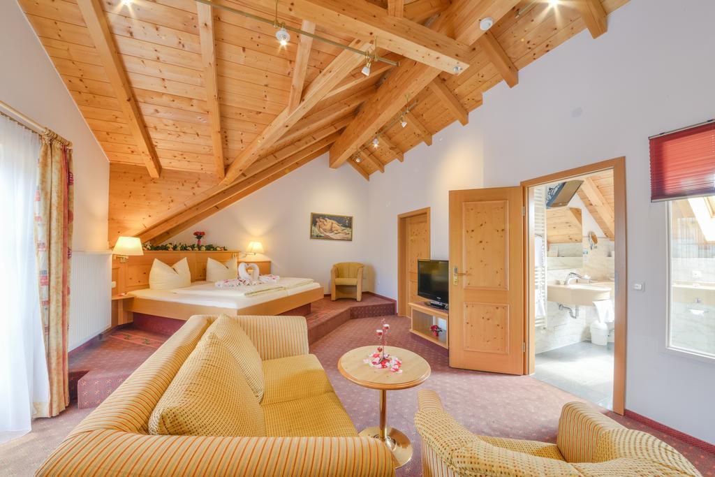 Metzgerei Gasthof Oberhauser - Hotel Zur Post 애글린 외부 사진